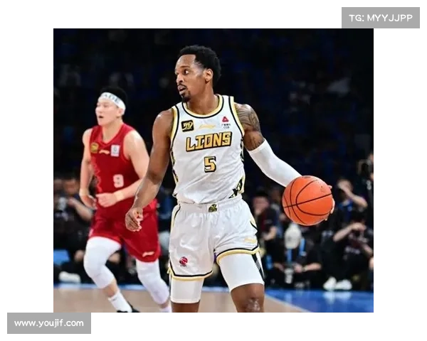 布朗精彩表现激发球队士气助力胜利提升整体战斗力